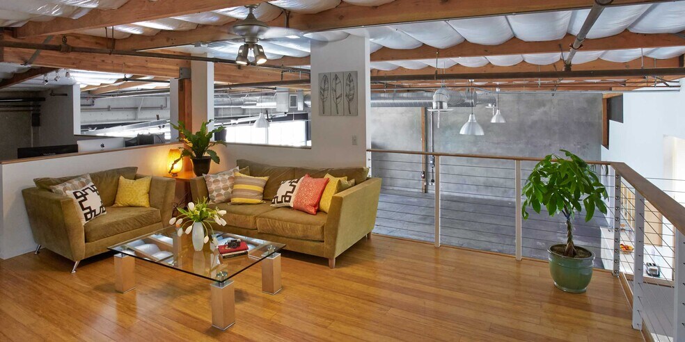 More Photos Of 2010 W 135th St, Gardena Manufacturing For Sale