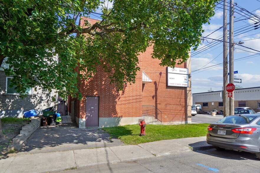 More Photos Of 4845-4849 Rue D'amiens, Montréal Storefront Retail Residential For Sale