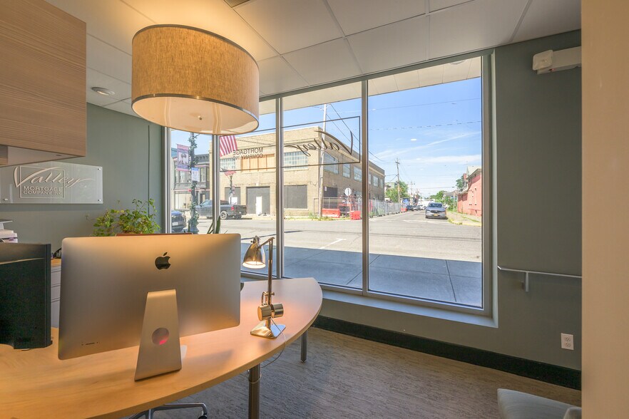 More Photos Of 749 Warren St, Hudson Flex For Sale
