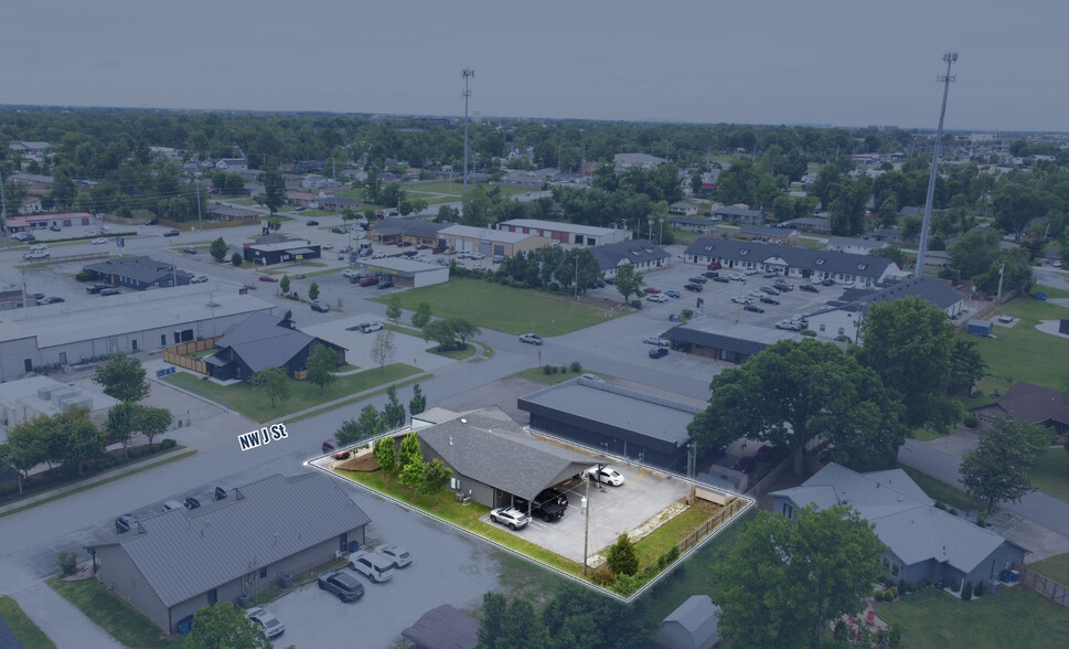 More Photos Of 1129 NW J St, Bentonville Office For Sale