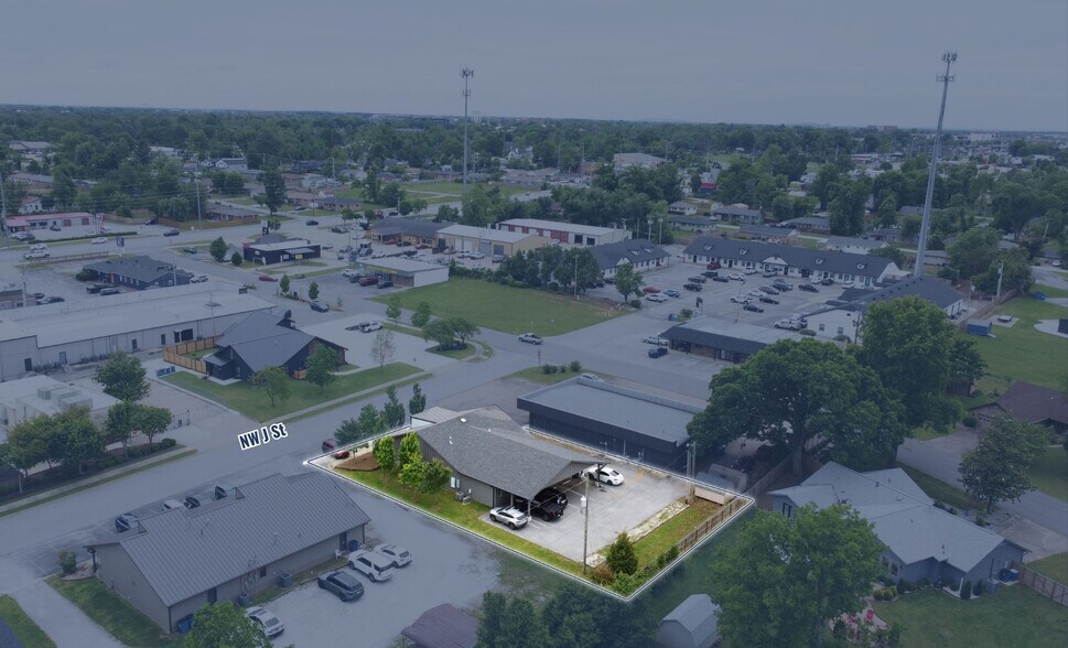 More Photos Of 1129 NW J St, Bentonville Office For Sale