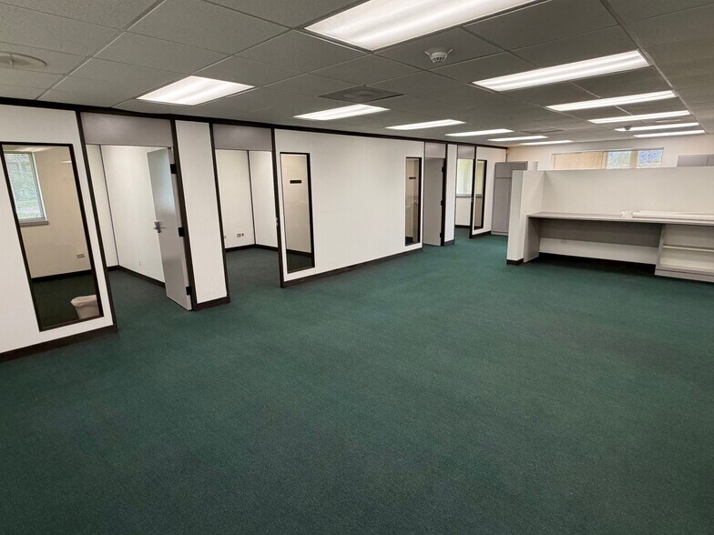 More Photos Of 130 W Armory Dr, South Holland Showroom For Sale