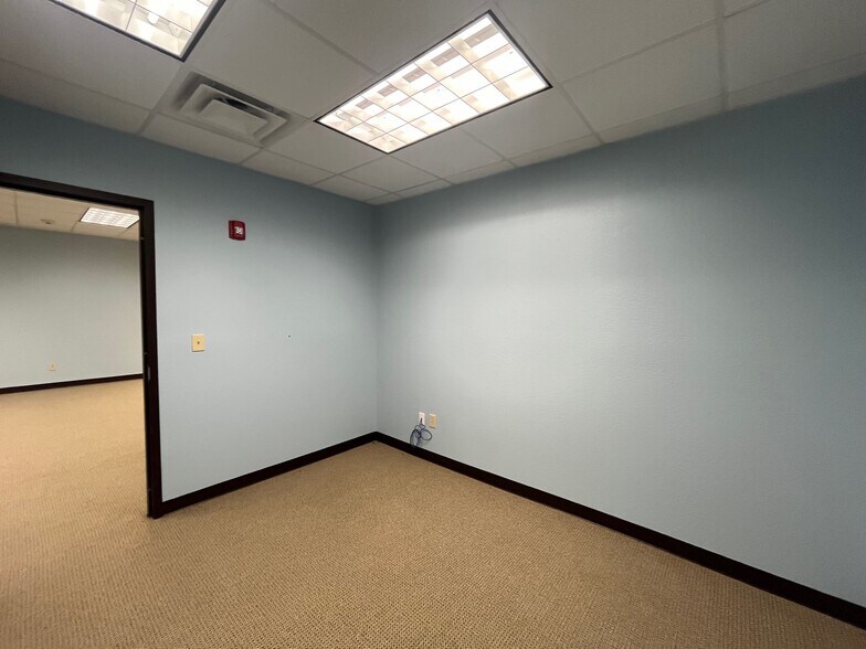 More Photos Of 8917 Molly, Laredo Office For Sale
