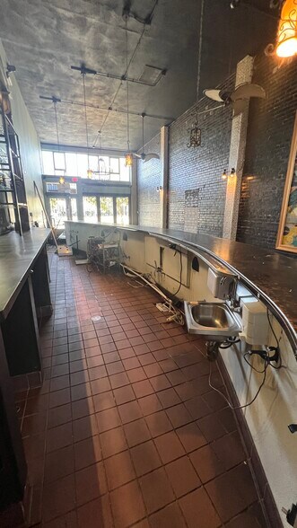 More Photos Of 530-532 Lake Park Ave, Oakland Restaurant For Lease
