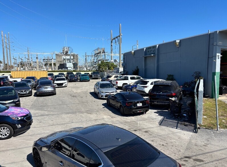 More Photos Of 3600 NE 5th Ave, Oakland Park Truck Terminal For Lease