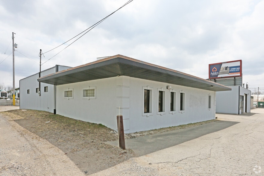 More Photos Of 1422-1434 Lake Lansing Rd, Lansing Warehouse For Lease