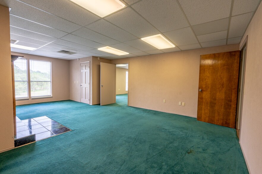 More Photos Of 28250 Fm-2978, Magnolia Medical For Lease