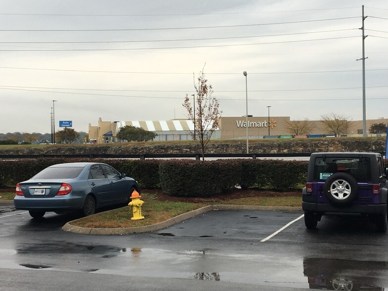 More Photos Of 1355 Veterans Memorial Ln, Bowling Green Storefront For Lease