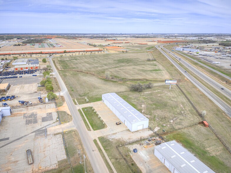 More Photos Of 4900 S Rockwell St, Oklahoma City Warehouse For Lease