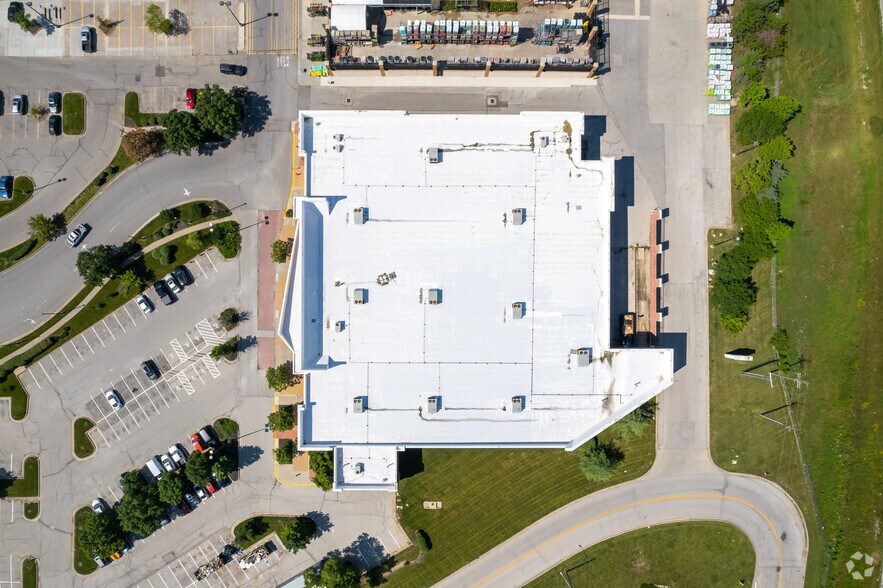 More Photos Of 11750 Strang Line Rd, Olathe Freestanding For Sale