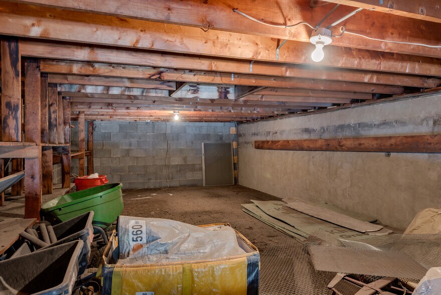 More Photos Of 77 N Market St, Nanticoke Distribution For Lease