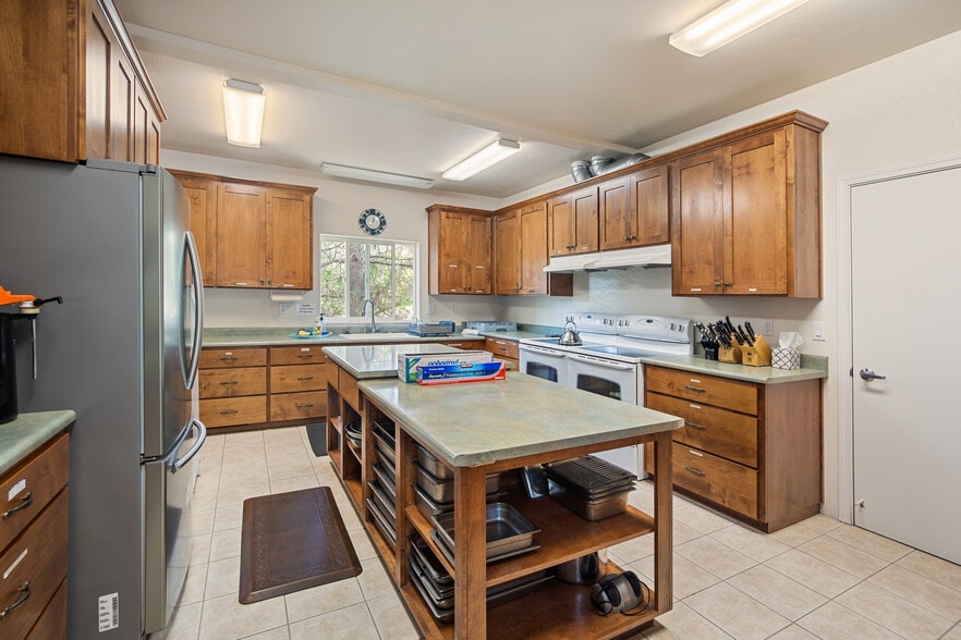 More Photos Of 459 Galice Rd, Merlin Religious Facility For Sale