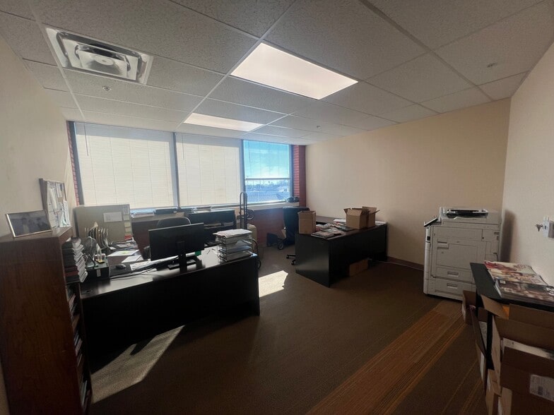 More Photos Of 121 S Center St, Turlock Office For Lease