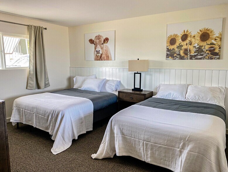 More Photos Of 87275 County Hwy 9-28, Christmas Valley Hotel For Sale
