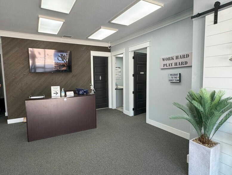 More Photos Of 13840 Denton Dr, Farmers Branch Warehouse For Lease