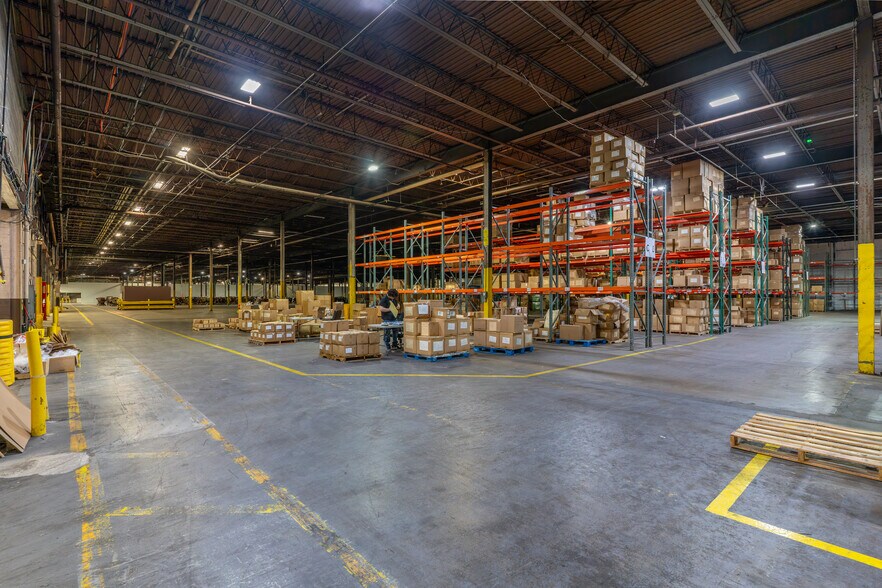 More Photos Of 1000 N South Rd, Scranton Warehouse For Lease