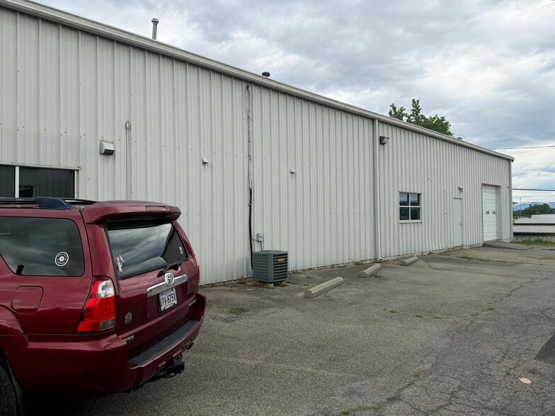 More Photos Of 3768 Peters Creek Rd SW, Roanoke Flex For Lease