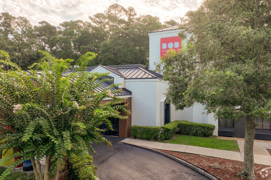 More Photos Of 1695 Capital Cir NW, Tallahassee Hotel For Sale