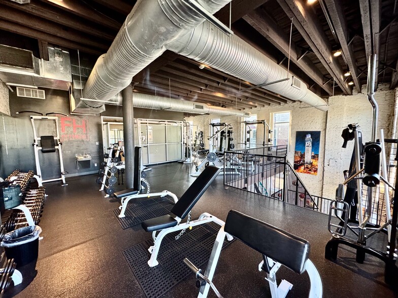 More Photos Of 39 E Cross St, Baltimore Storefront For Lease