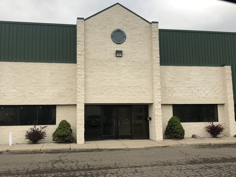 More Photos Of 26000 Northline Commerce Dr, Taylor Warehouse For Lease