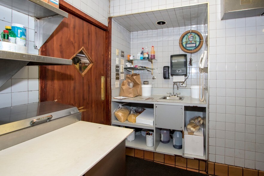 More Photos Of 300 N Northwest Hwy, Palatine Restaurant For Sale