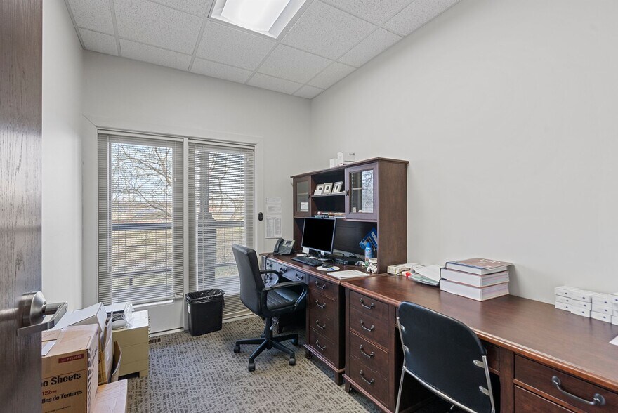 More Photos Of 304-306 Boston Sq, Georgetown Healthcare For Sale