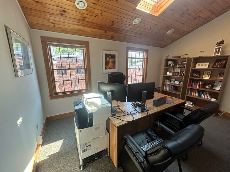 More Photos Of 7 Water St, Amesbury Loft Creative Space For Lease