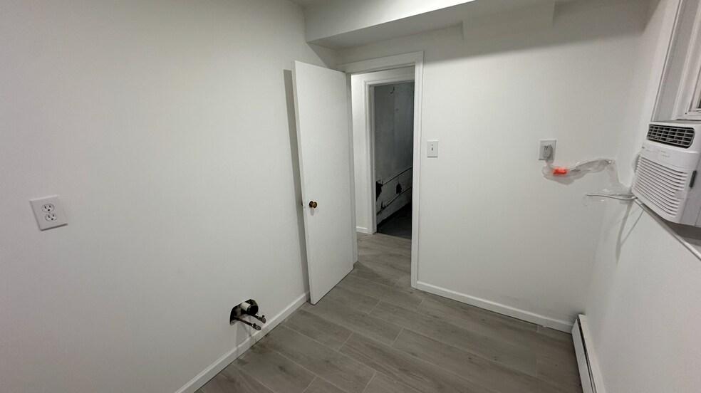 More Photos Of 15009 89th St, Howard Beach Office Residential For Lease