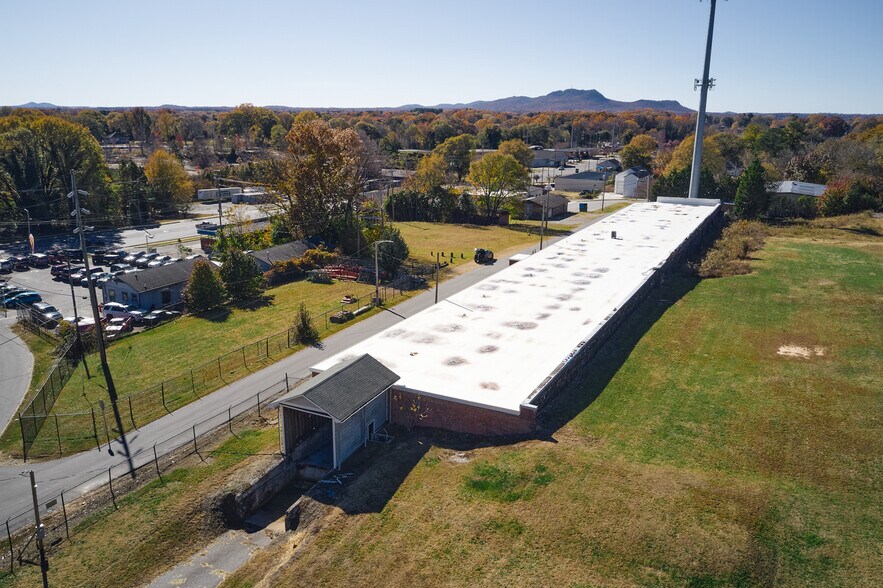 More Photos Of 101 N Yates St, Gastonia Warehouse For Lease