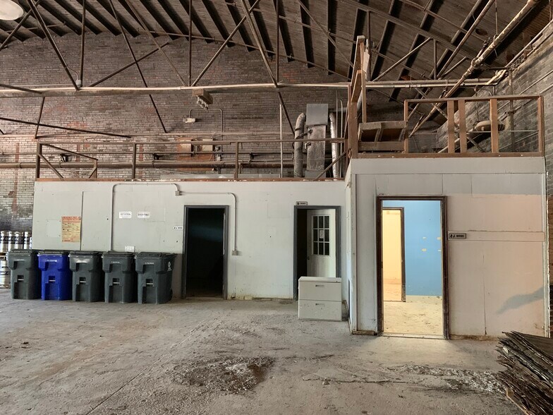 More Photos Of 208 W 2nd St, Siler City Manufacturing For Sale