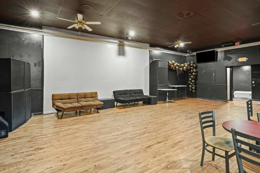 More Photos Of 4620 Tod Ave, East Chicago General Retail For Sale