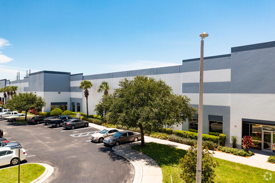 More Photos Of 7908-7936 Eagle Palm Dr, Riverview Unknown For Lease