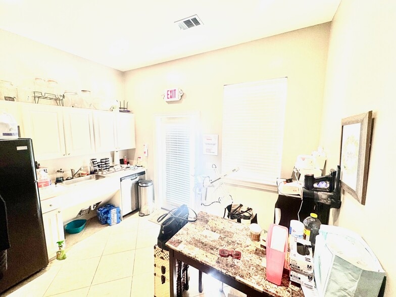 More Photos Of 919 W Gray St, Houston Office For Lease