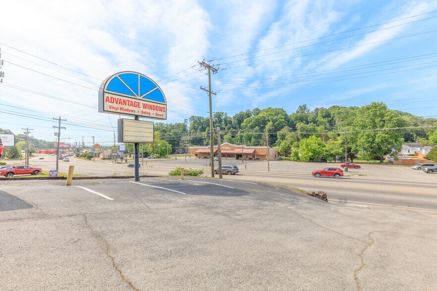 More Photos Of 3709 Brainerd Rd, Chattanooga Office For Sale