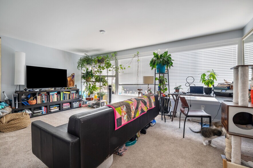 More Photos Of 7919 Wallingford Ave N, Seattle Apartments For Sale