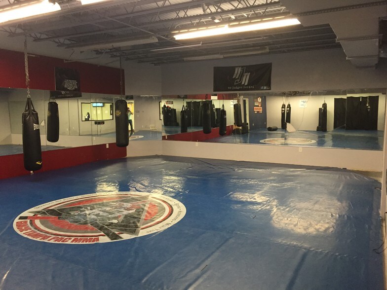 More Photos Of 4244 W Waters Ave, Tampa Showroom For Lease