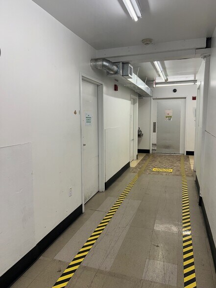 More Photos Of 1815 NE 43rd Ave, Portland Supermarket For Lease