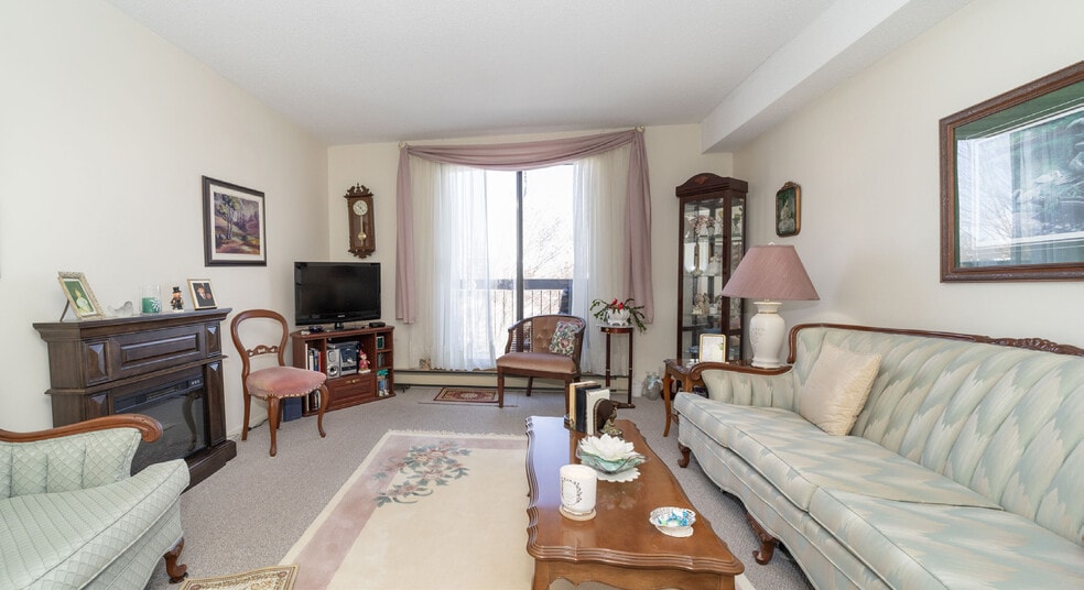 More Photos Of 4 Robert St, Arnprior Apartments For Sale