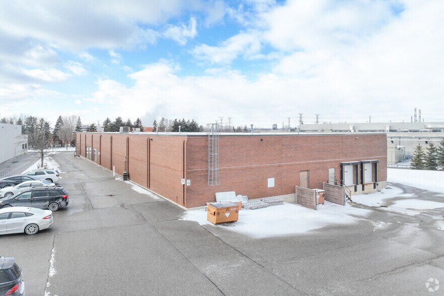 More Photos Of 301 Gough Rd, Markham Industrial For Lease