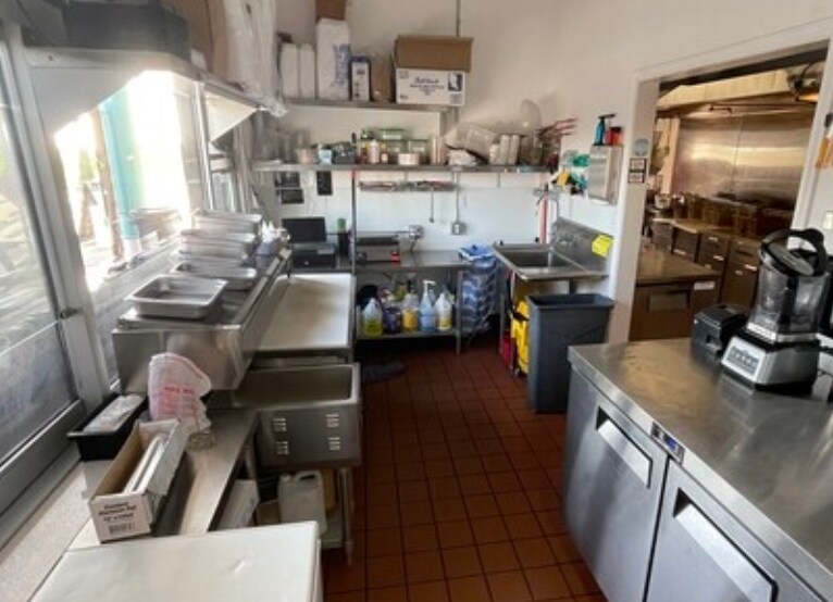 More Photos Of 1425 Ocean Front Walk, Venice Storefront For Lease