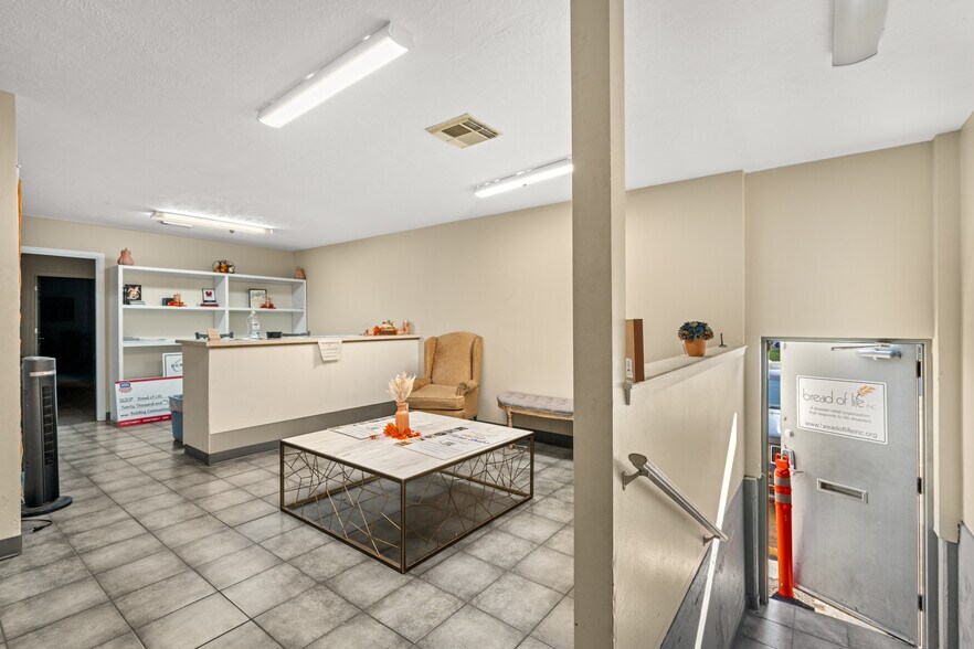 More Photos Of 1110 Paige St, Houston Warehouse For Sale