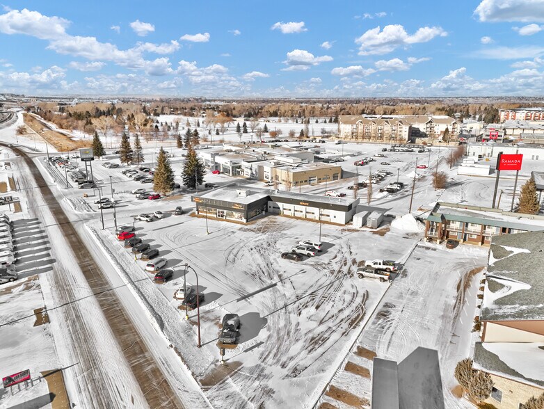 More Photos Of 1276 Trans Canada Way SE, Medicine Hat Showroom For Sale