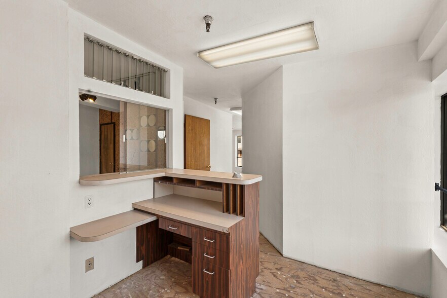 More Photos Of 900-910 Clement St, San Francisco Storefront Retail Office For Lease