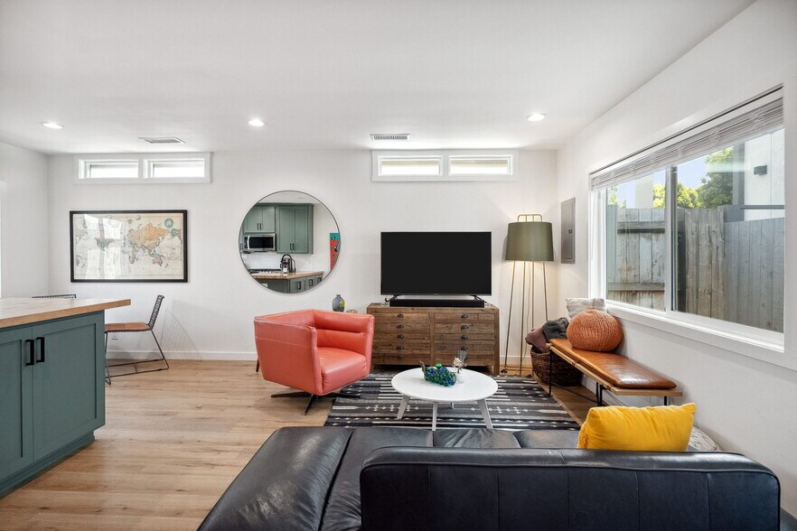 More Photos Of 4852 S Centinela Ave, Los Angeles Multifamily For Sale