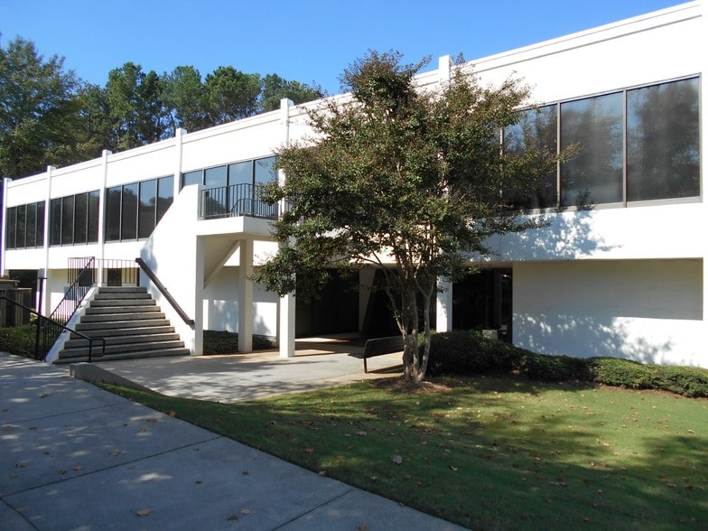More Photos Of 3300 Holcomb Bridge Rd, Peachtree Corners Office For Lease