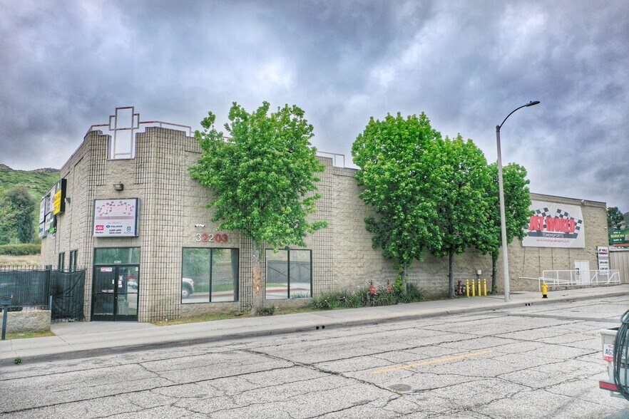 Primary Photo Of 32203 Castaic Rd, Castaic Freestanding For Lease