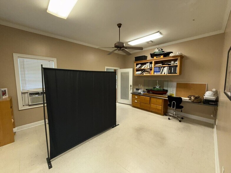 More Photos Of 4953 Big Lake, Lake Charles Office For Sale