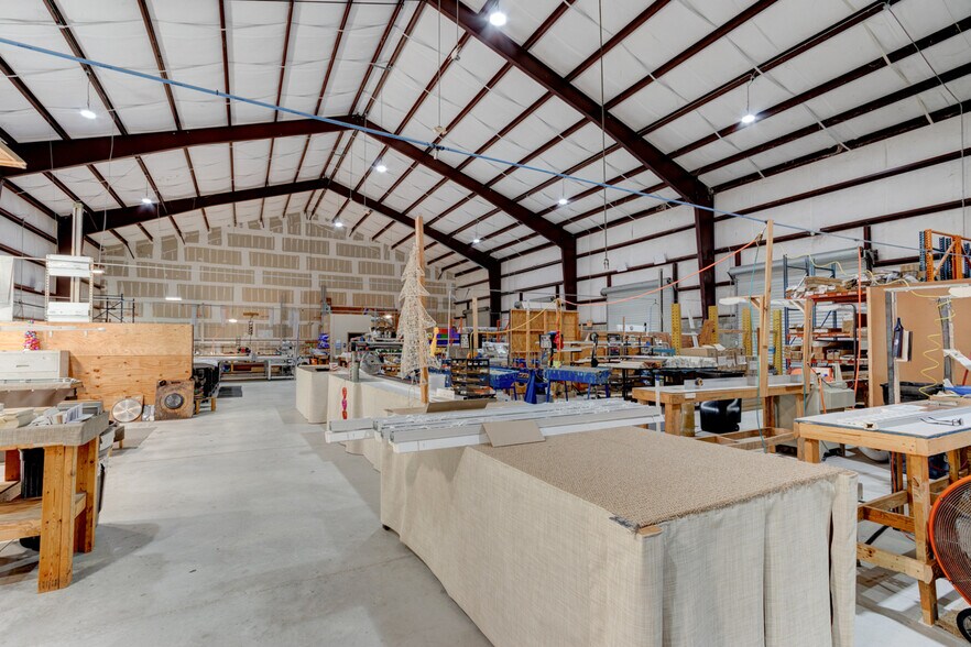 More Photos Of 585 Commonwealth Blvd, Port Orange Manufacturing For Sale