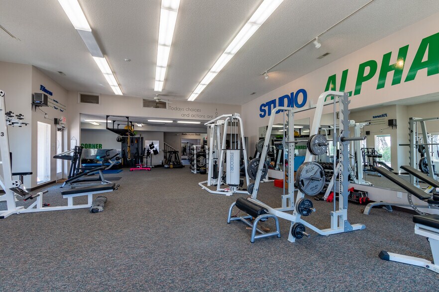 More Photos Of 2500 W 31st St, Lawrence Office For Sale