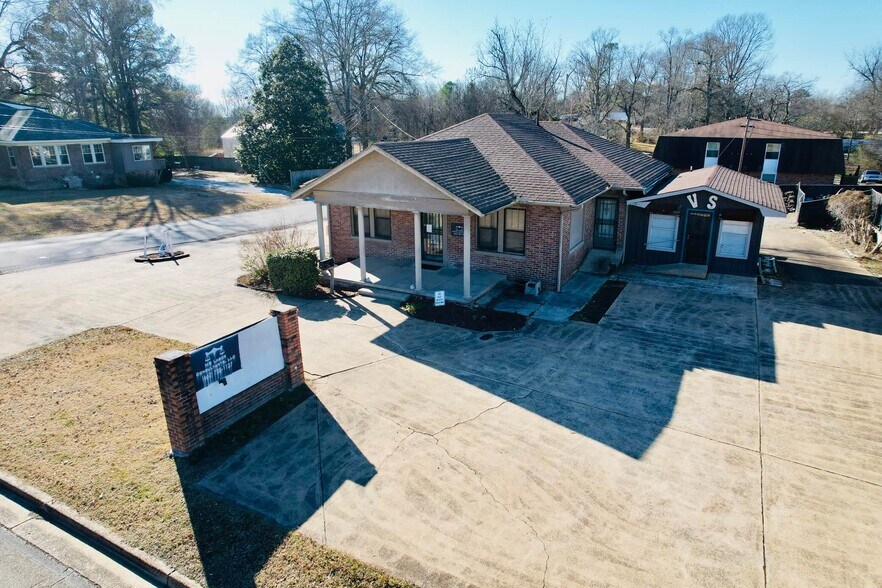More Photos Of 303 S Second St, Booneville Medical For Sale